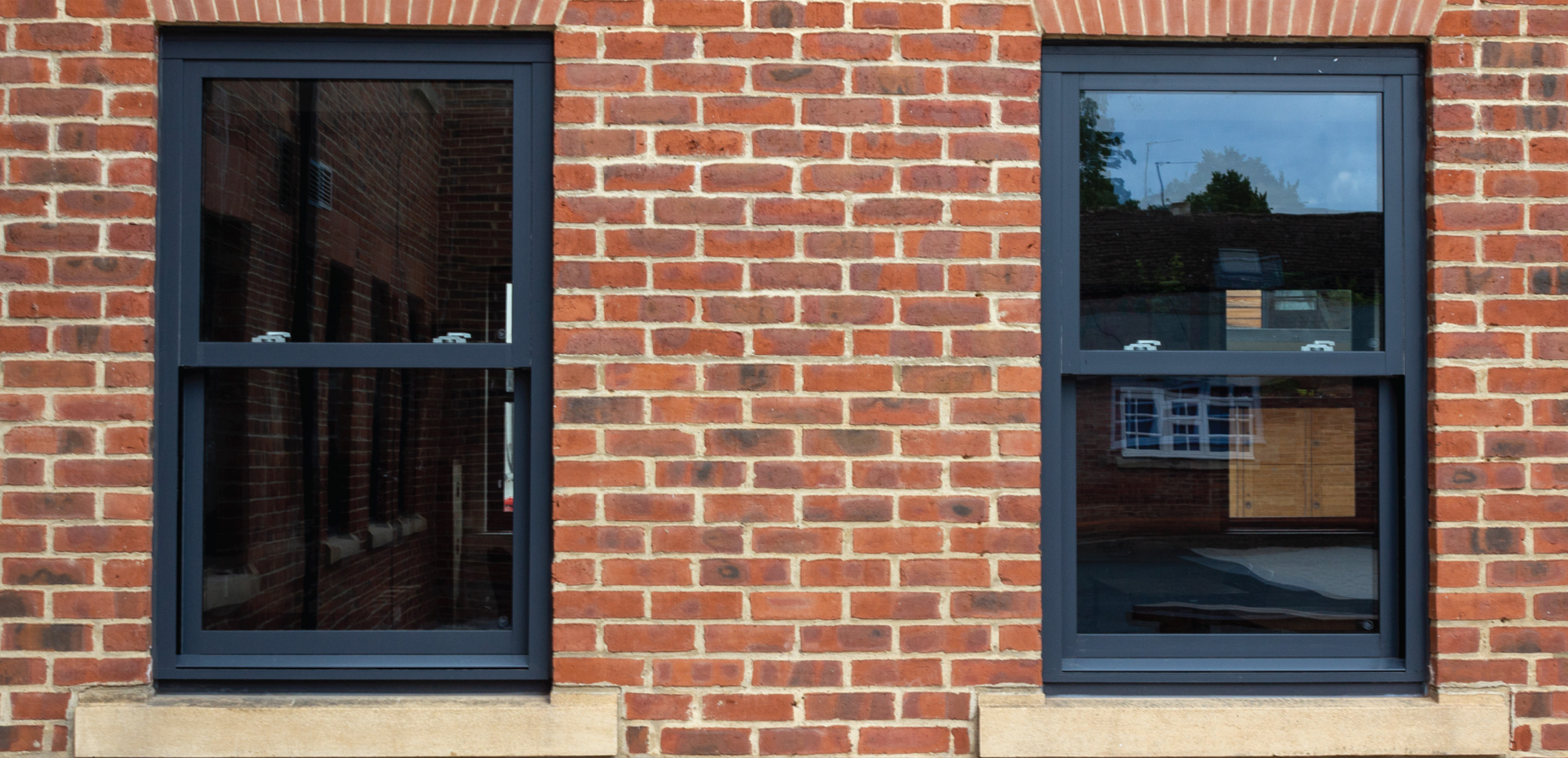 Key Specifications of Aluminium Vertical Slider Windows